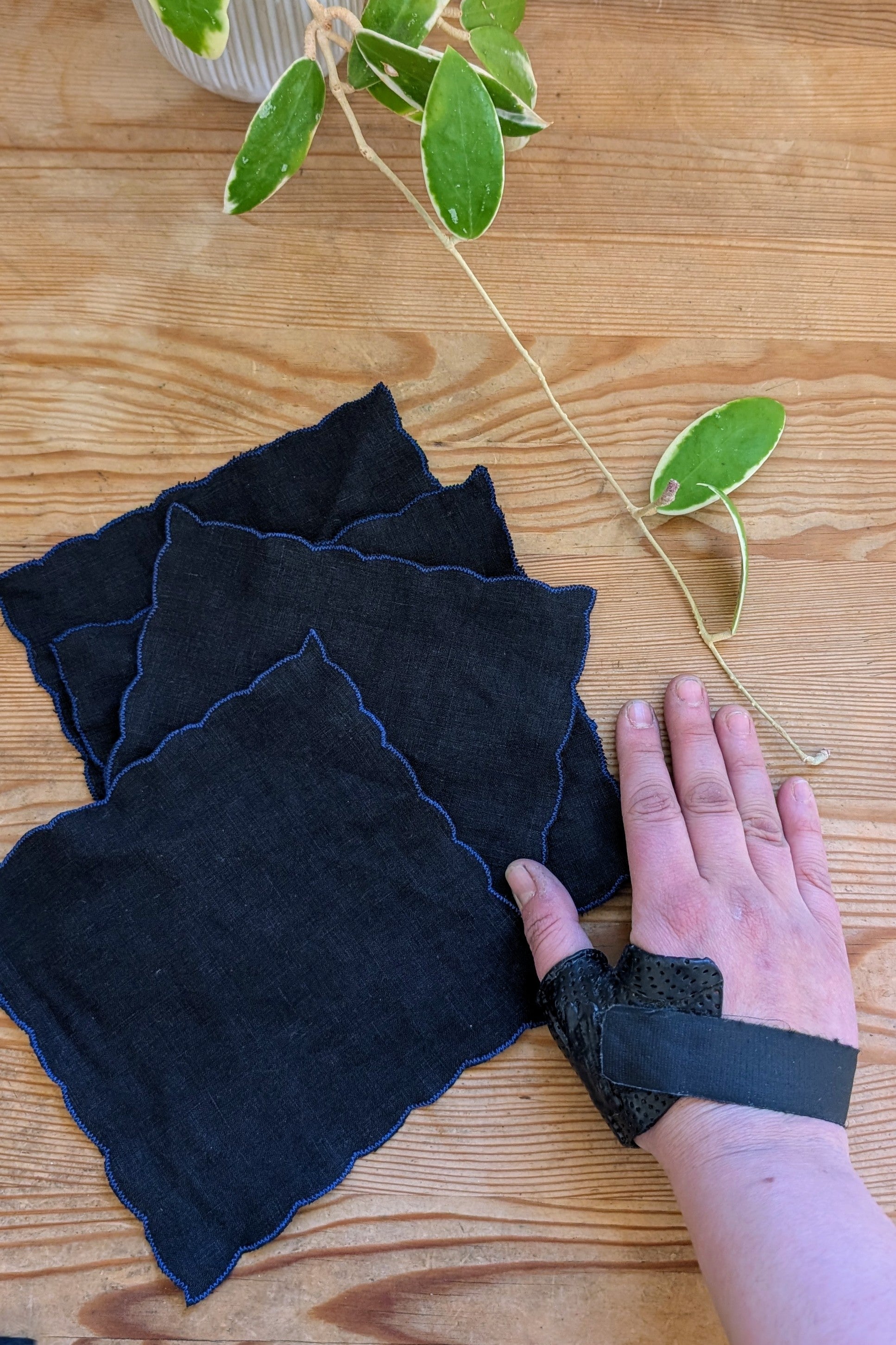 Linen Scalloped-Edge Cocktail Napkins