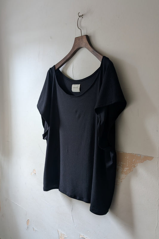 Black Ribbed Slouch Top in Bamboo Jersey by Connally Goods